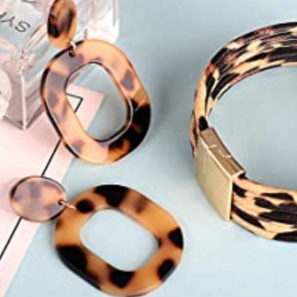 Leopard Hoop Earrings - Picture 3 of 5